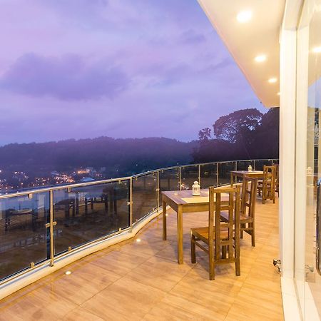 קנדי Sandriana Lake View Hotel מראה חיצוני תמונה
