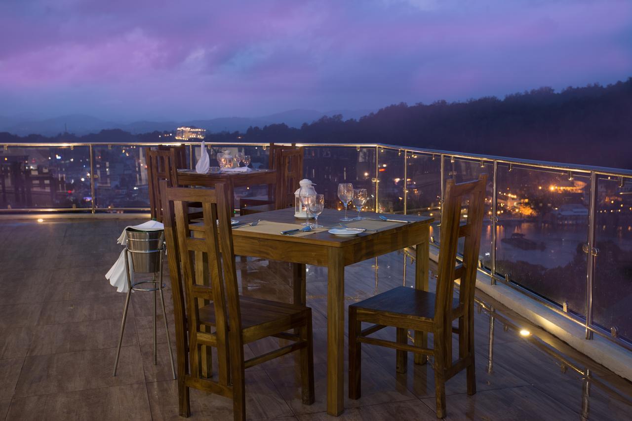 קנדי Sandriana Lake View Hotel מראה חיצוני תמונה
