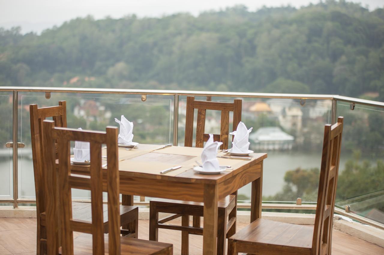 קנדי Sandriana Lake View Hotel מראה חיצוני תמונה