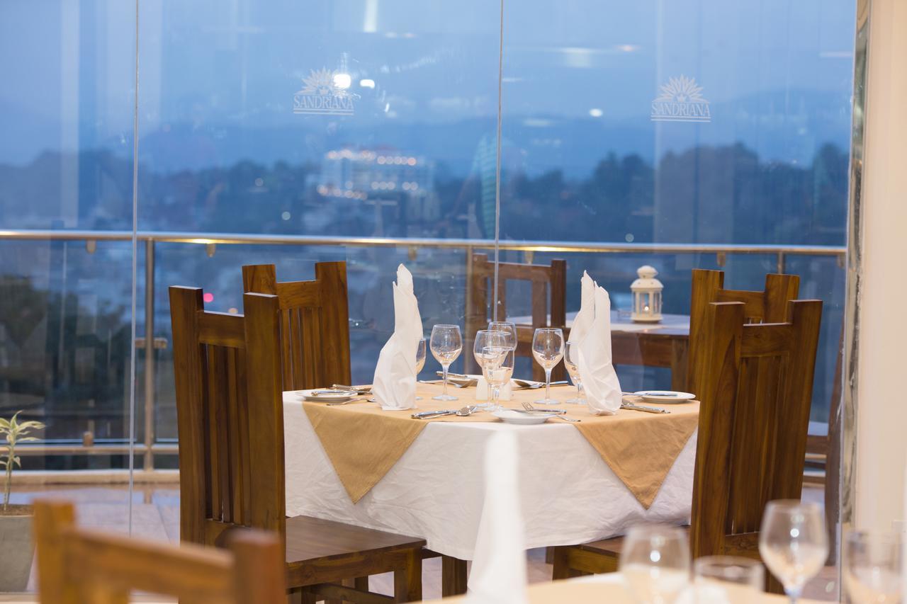 קנדי Sandriana Lake View Hotel מראה חיצוני תמונה